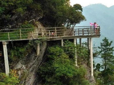 贵阳华蓥山：天坑湖、玻璃栈道、瀑布群，探秘自然奇观